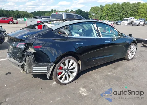 2018 Tesla Model 3 Long Range/Performance z USA, uszkodzony, nr VIN 5YJ3E1EB0JF184387